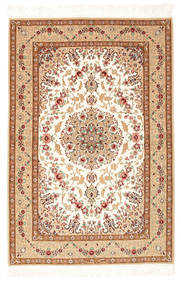  Isfahan Silkesvarp Matta 108X161 Äkta Orientalisk Handknuten Vit/Cremefärgad/Gul (Ull/Silke, Persien/Iran)